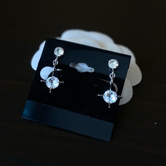 Vintage Weiss Crystal Prong Earrings - Picture 1 of 6